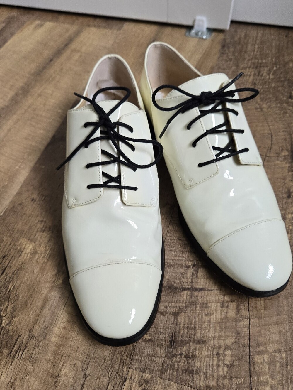 Michael Kors Pierce Patent Womens White Cap-Toe Lace-Up Dress Shoes Size 7 1/2 - Picture 3 of 10